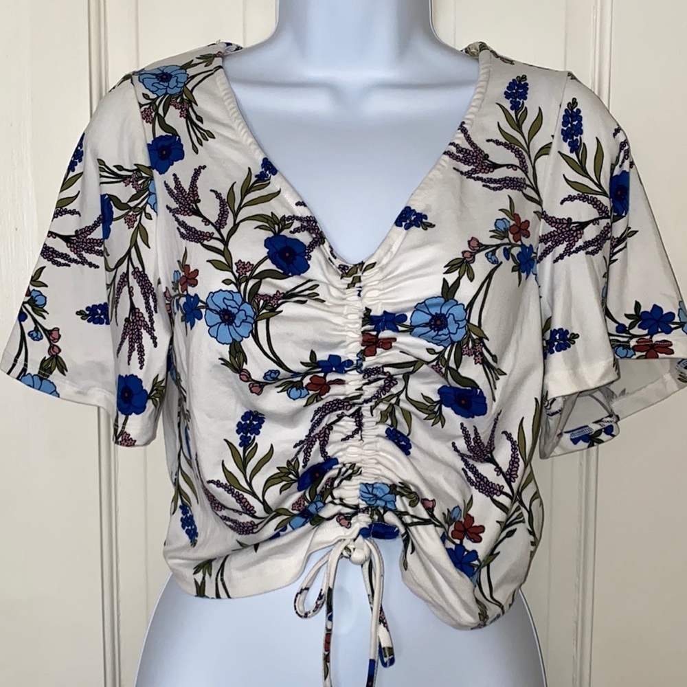 Cute floral cropped top